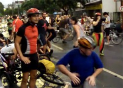 Brazil, Vozač automobila namerno uleteo u skup biciklista