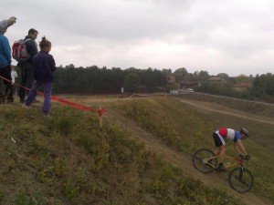 &#x20;Mtb&#x20;trka&#x20;u&#x20;Kragujevcu.&#x20;Oktobar&#x20;2012.&#x20;Spust&#x20;niz&#x20;branu